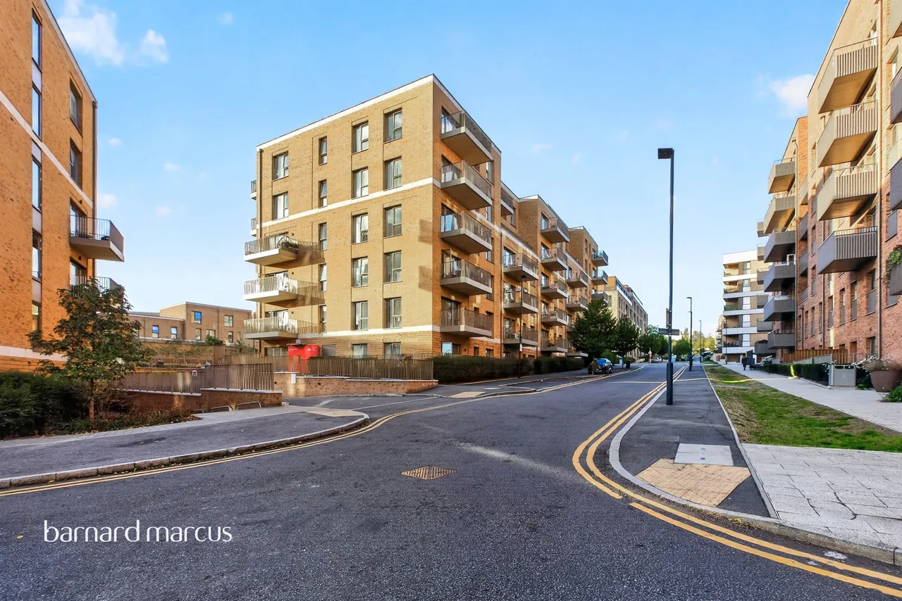 Royal Engineers Way, London, NW7, photo 20