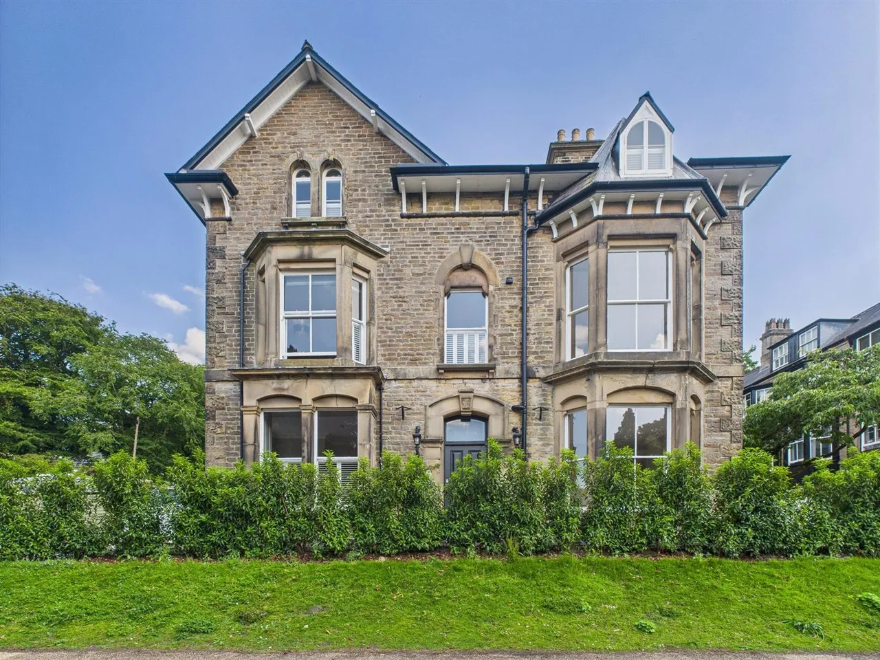 2 bed flat for sale, Broad Walk, Buxton