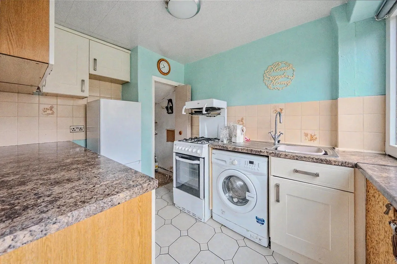 Salisbury View, Horsforth, LS18, photo 3