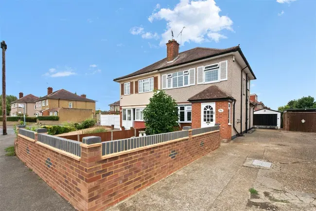 3 bed house for sale — Weymouth Road, Hayes