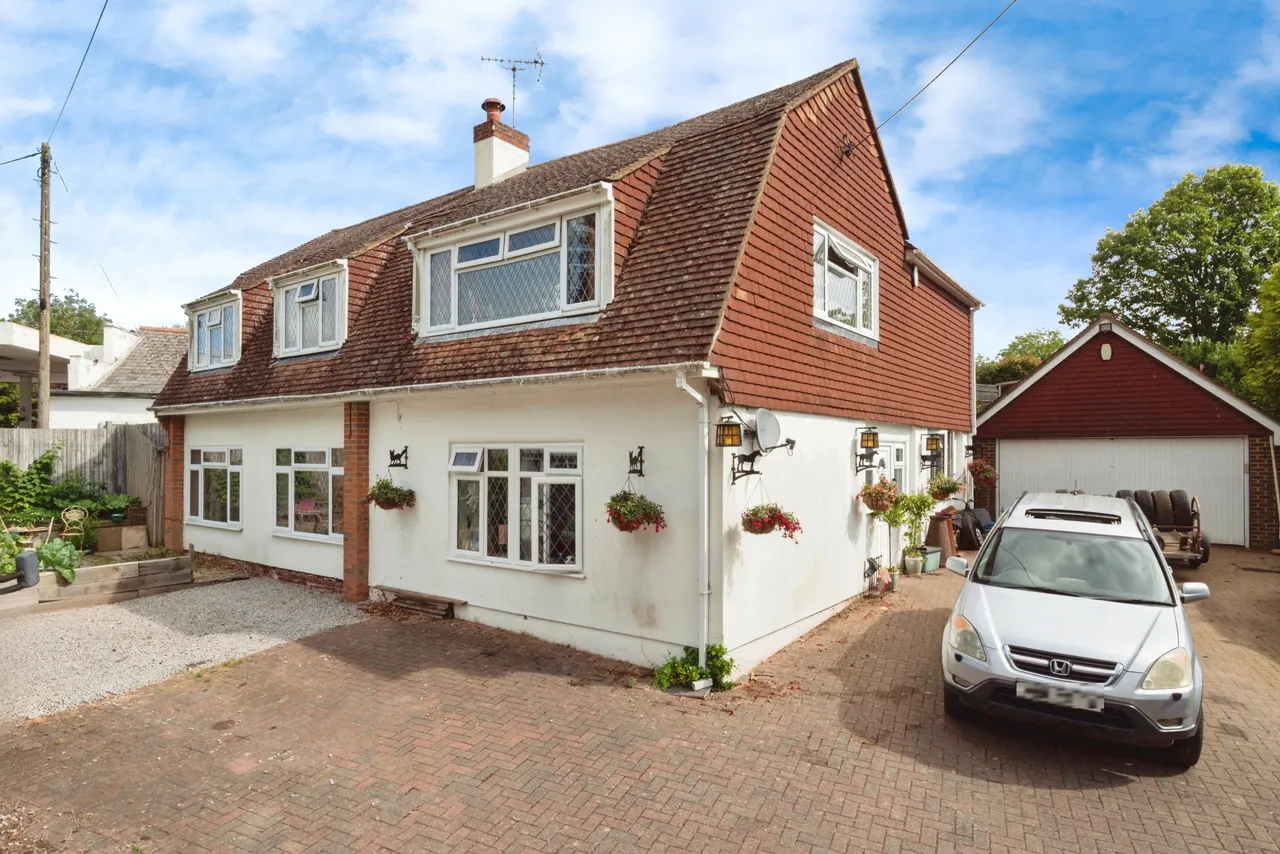 5 bed house for sale, Staplecross, Robertsbridge, TN32