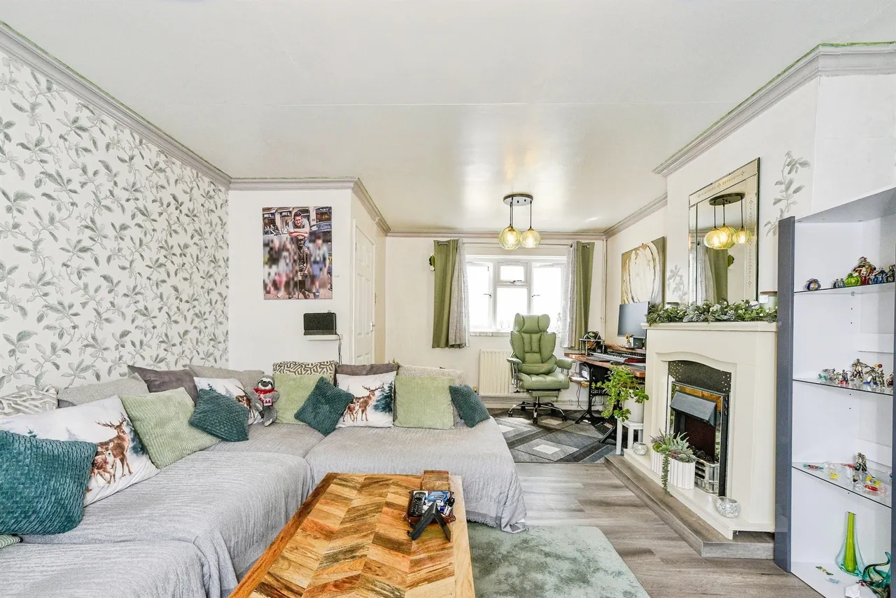 Coronation Road, Durrington, SP4, photo 3