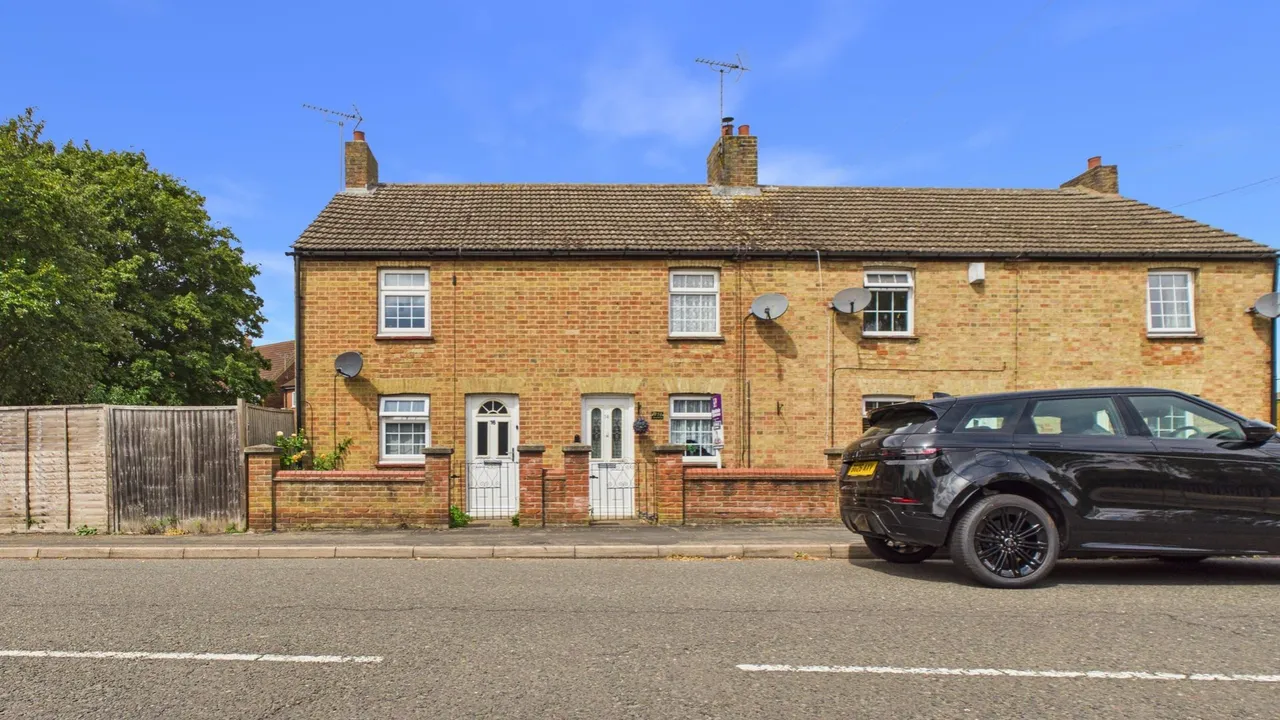 2 bed house for sale — Peterborough Road, Eye, Peterborough, PE6