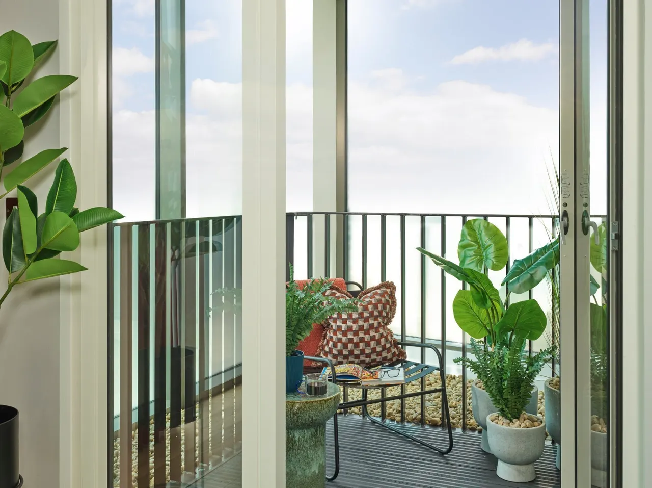 2 bed house for sale, Cook's Road, Stratford, E15
