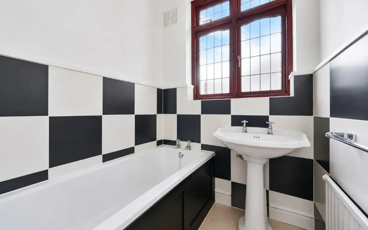 The Warren, Worcester Park, KT4, photo 9