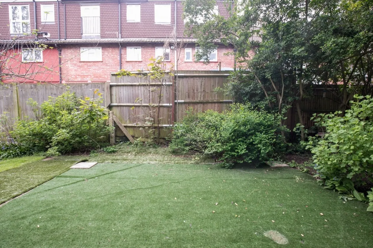 Manor Court, Twickenham, photo 3