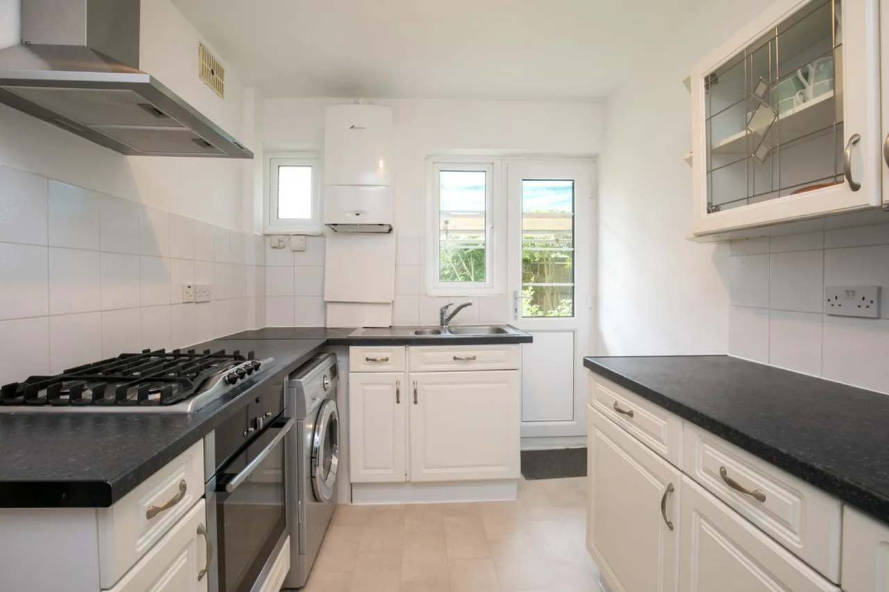 2 bed flat to rent — Manor Court, Twickenham