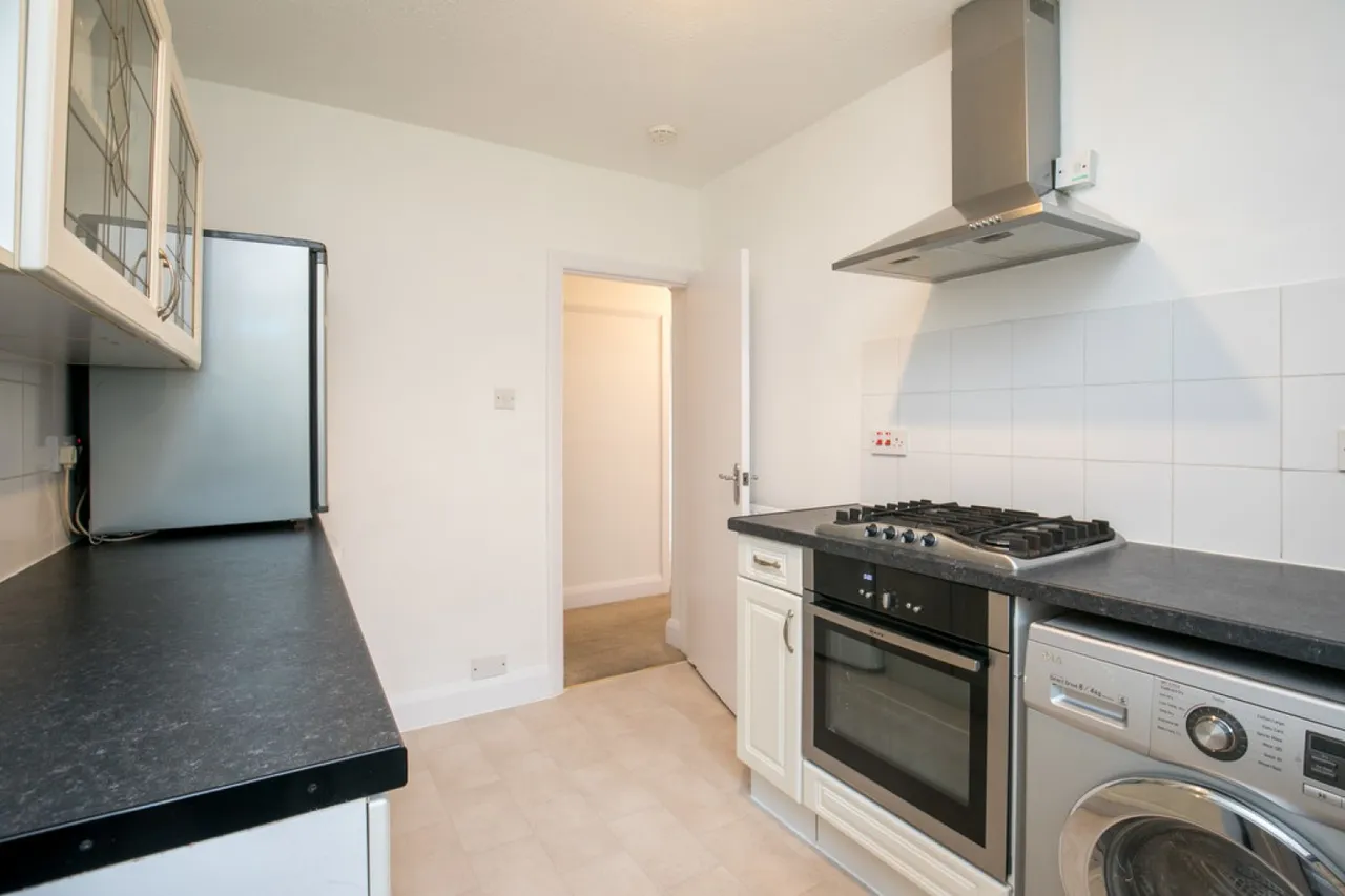 Manor Court, Twickenham, photo 4
