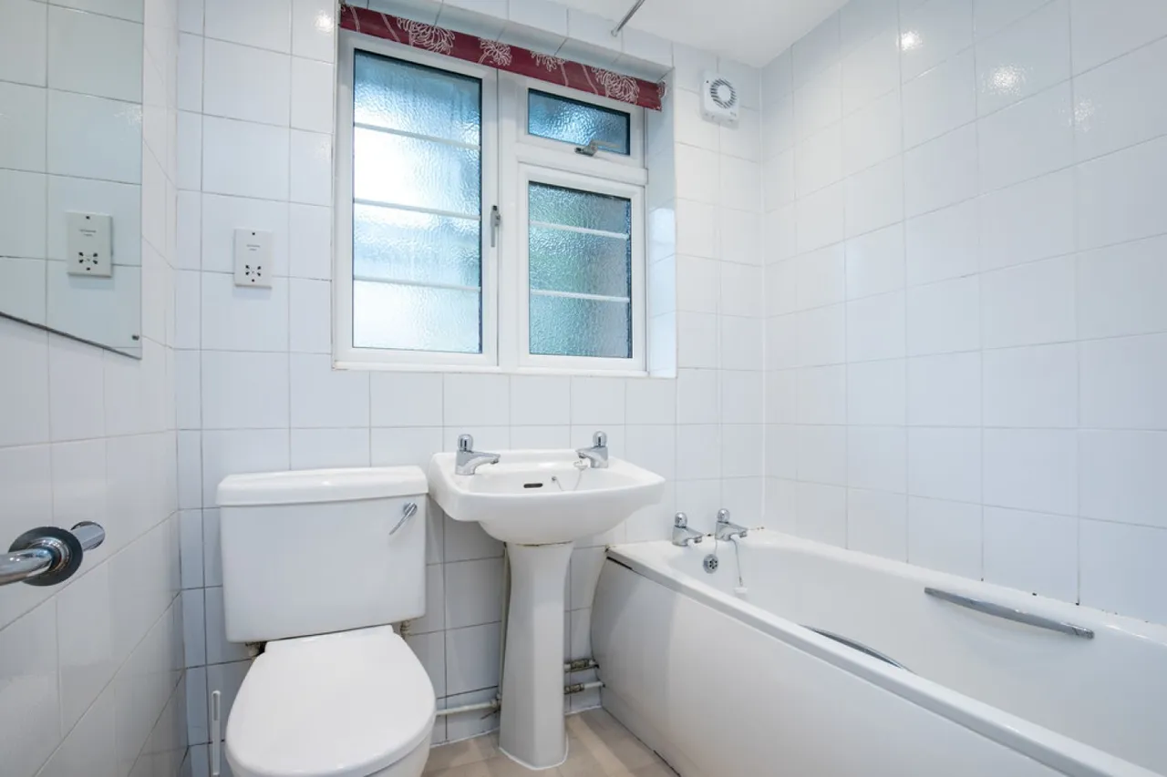 Manor Court, Twickenham, photo 8
