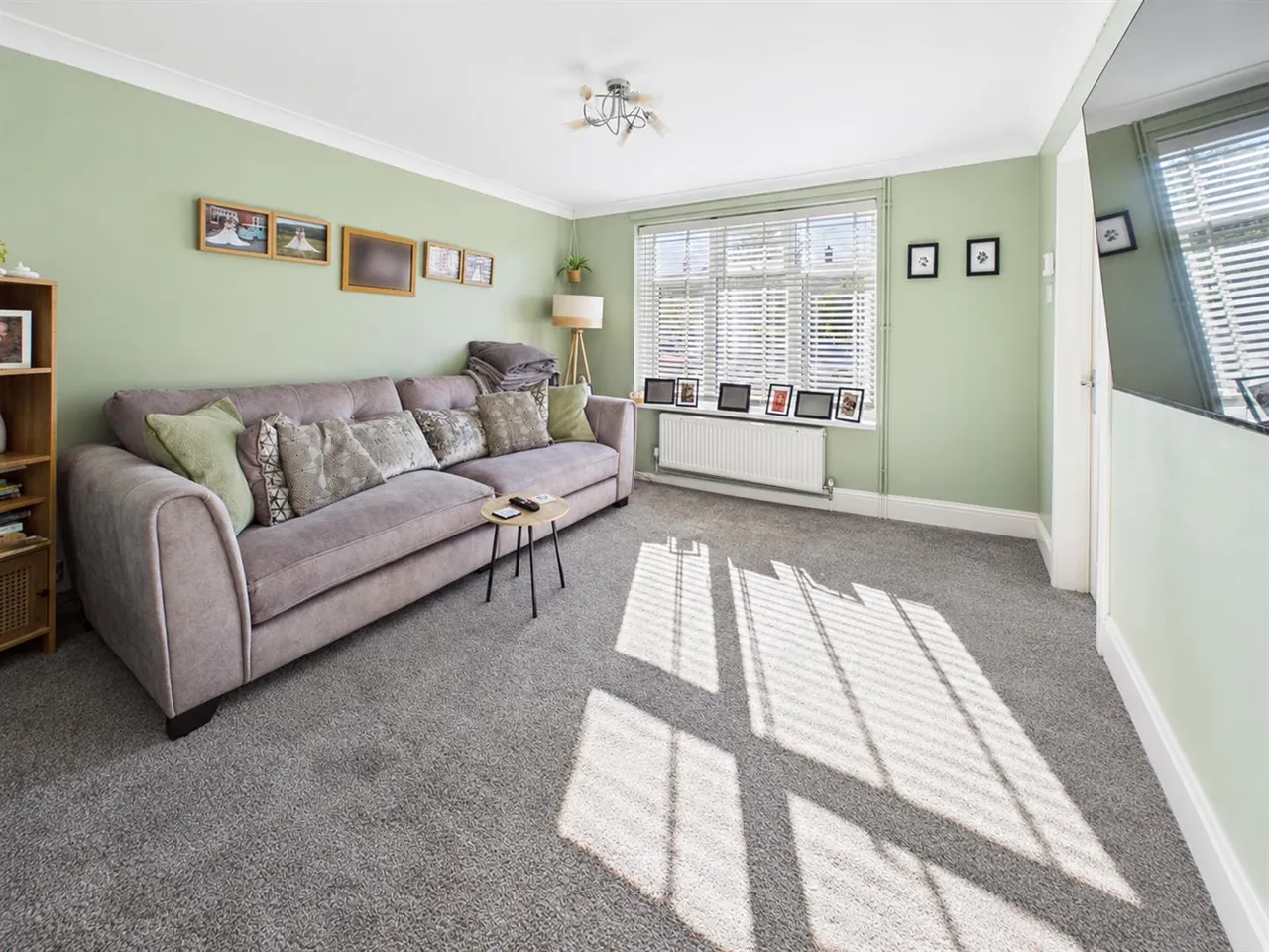 Hogarth Road, Tilgate, RH10, photo 2
