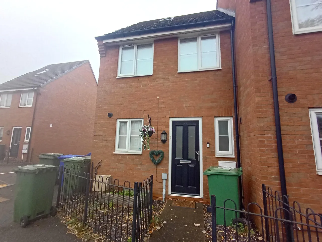 3 bed house to rent, Hednesford Road, Cannock, WS11