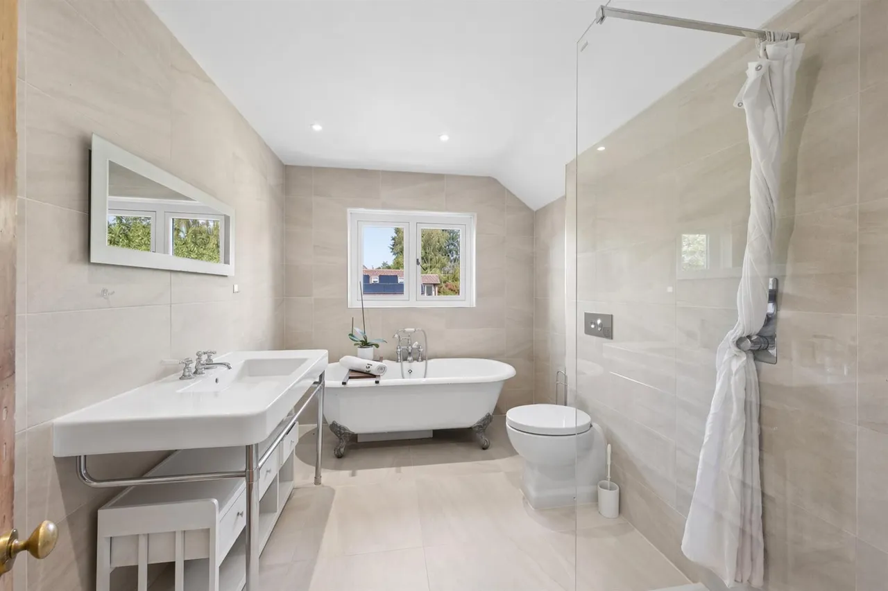 Styal Road, Wilmslow, SK9, photo 12