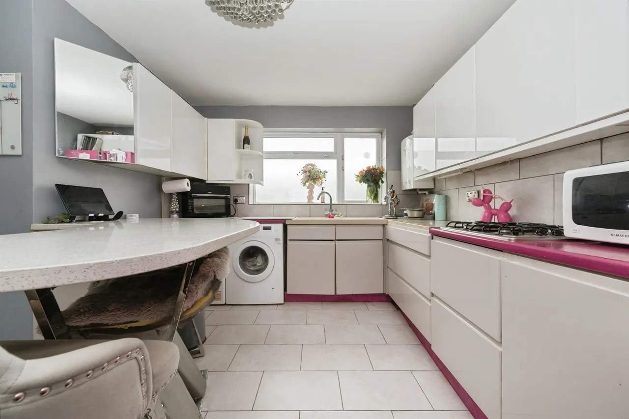 Ribble Close, Chandler's Ford, SO53, photo 3