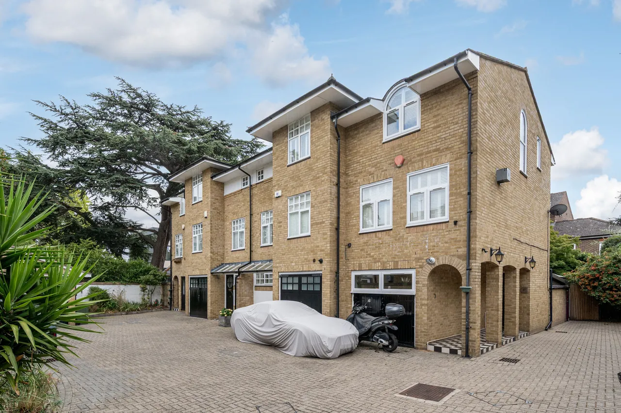 3 bed house for sale — 6 Shaftesbury Mews, London