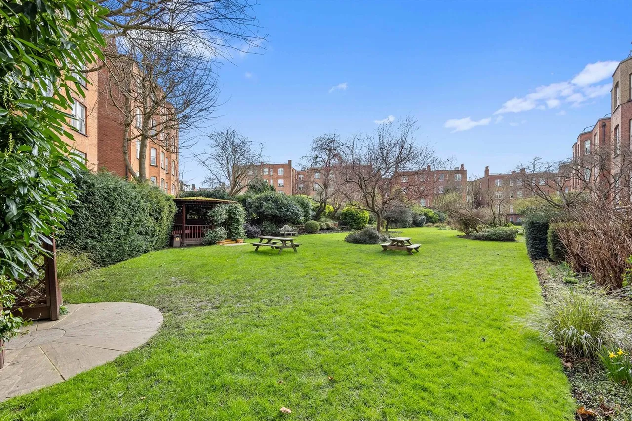Finchley Road, London NW3 7BA, photo 3