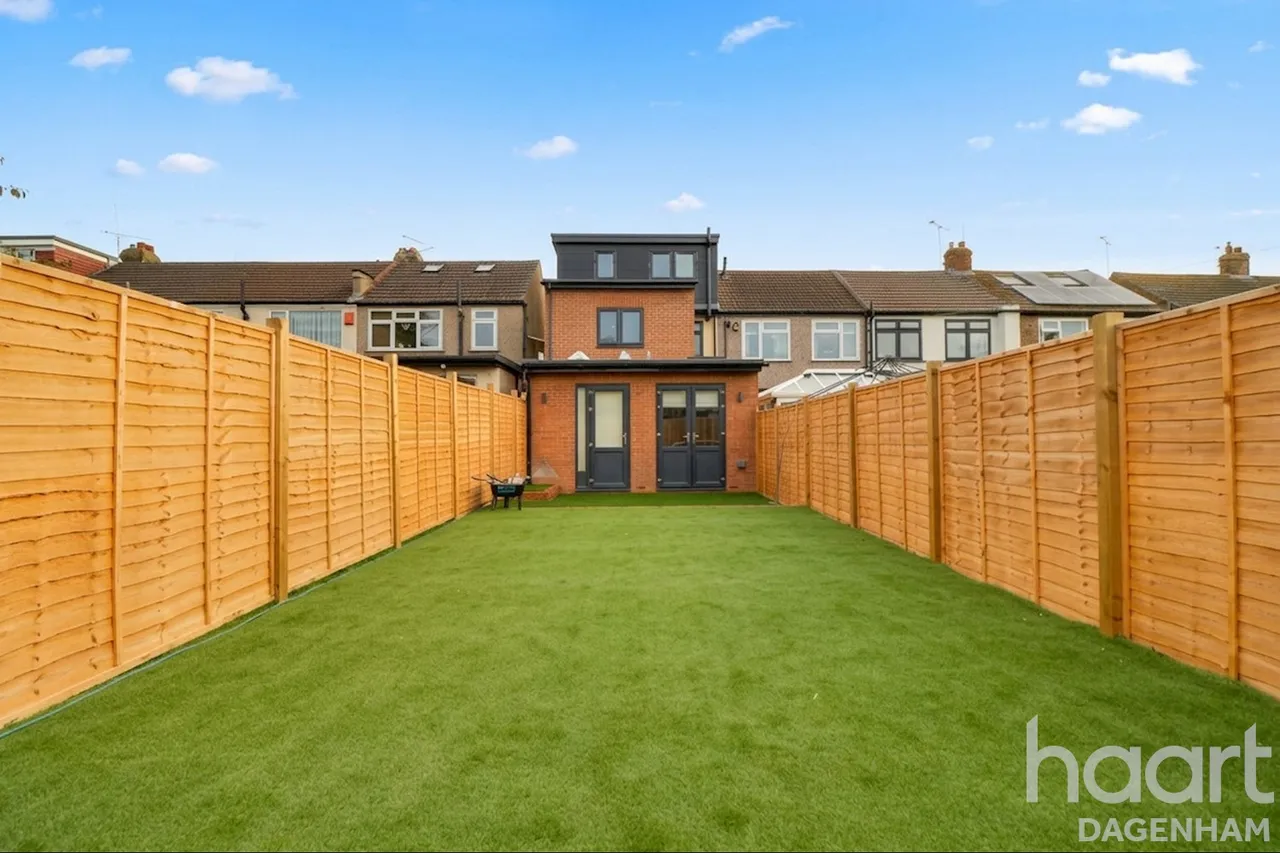Western Avenue, Dagenham, RM10, photo 13