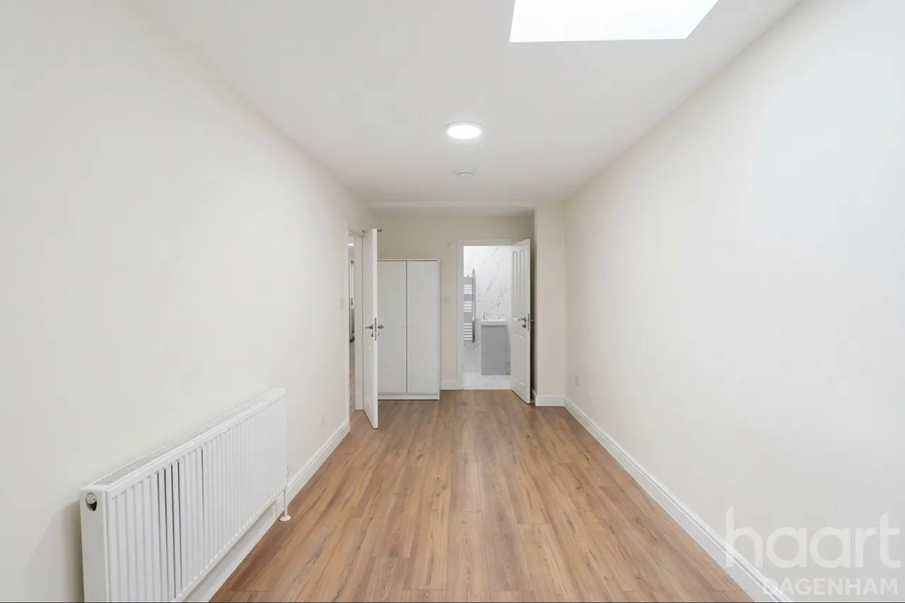 Western Avenue, Dagenham, RM10, photo 9
