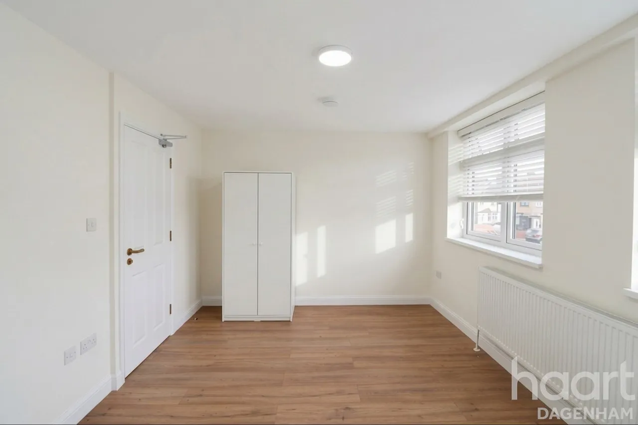 Western Avenue, Dagenham, RM10, photo 20