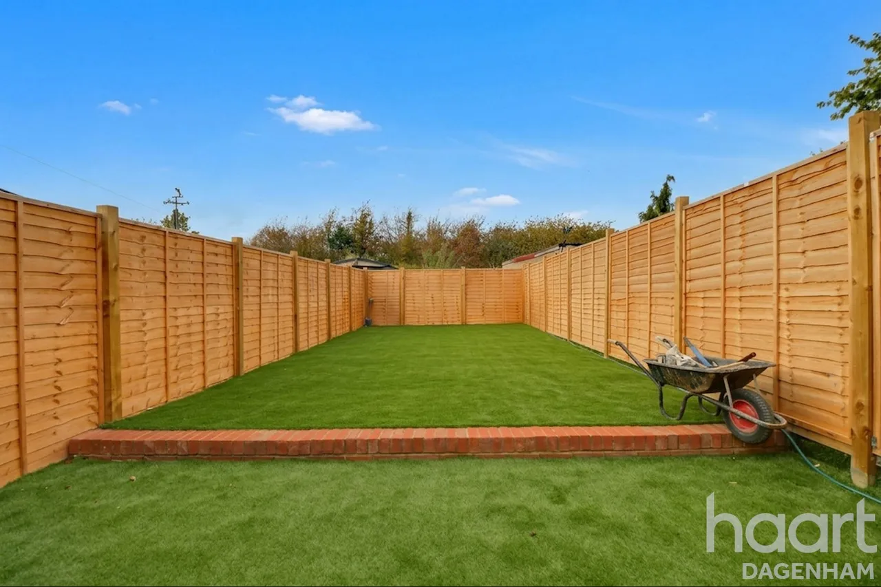 Western Avenue, Dagenham, RM10, photo 12