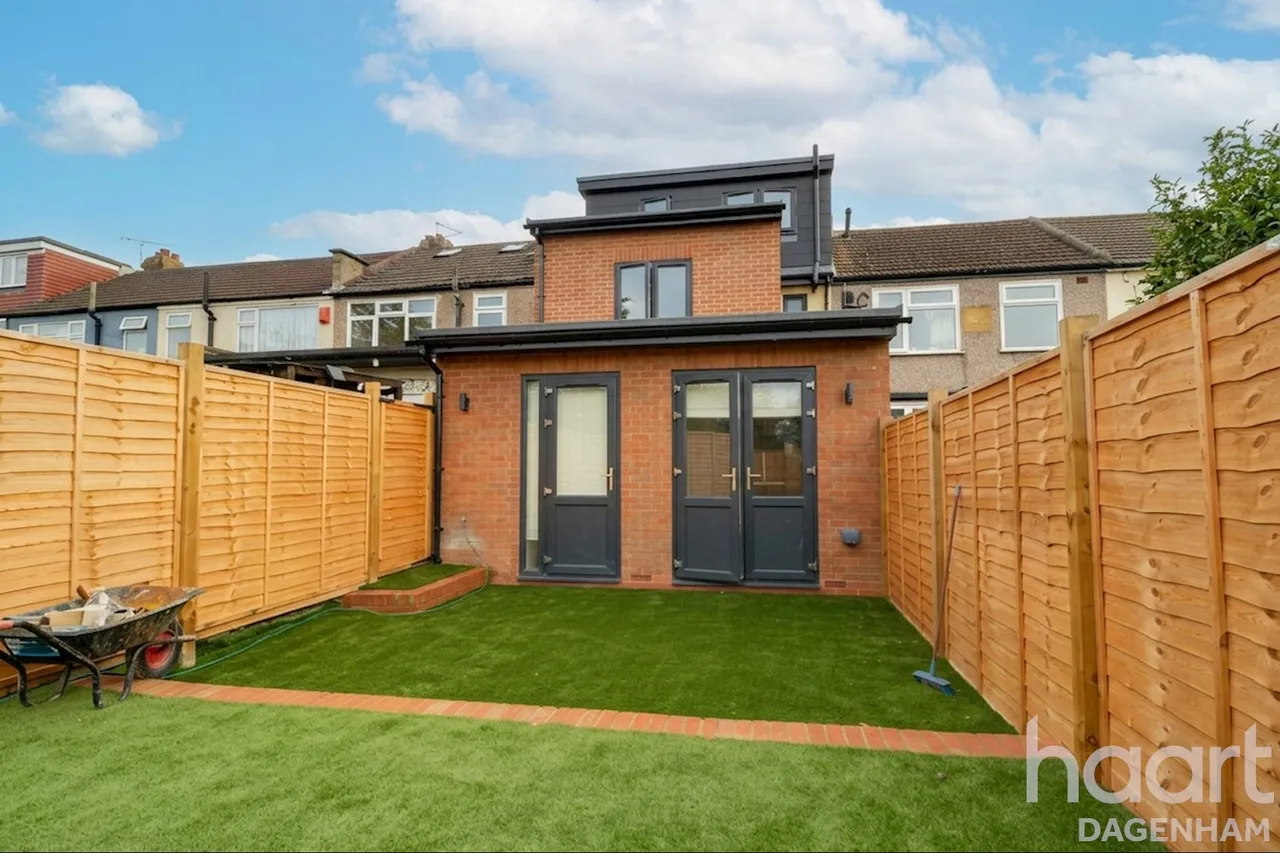 Western Avenue, Dagenham, RM10, photo 14