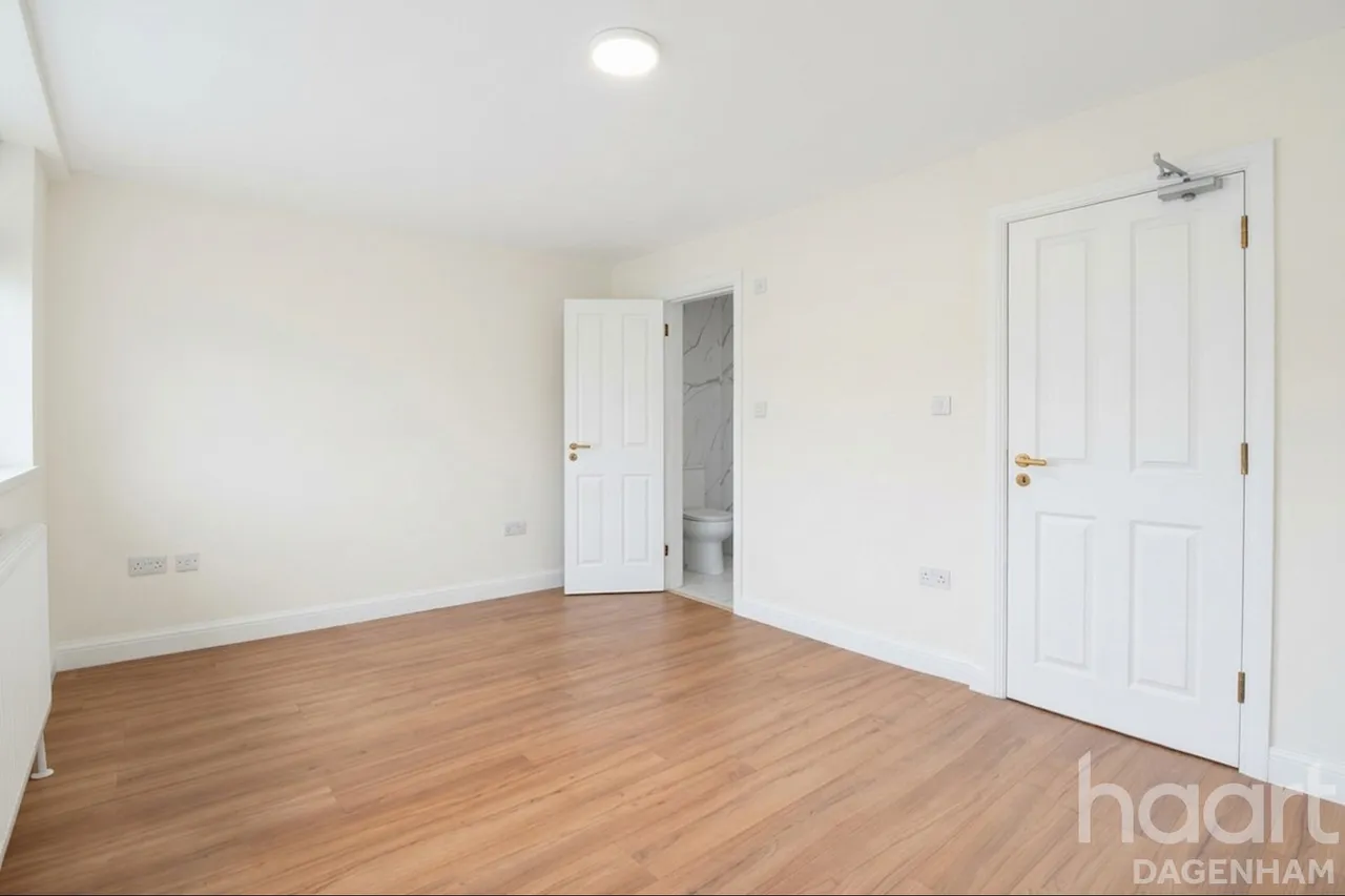 Western Avenue, Dagenham, RM10, photo 19