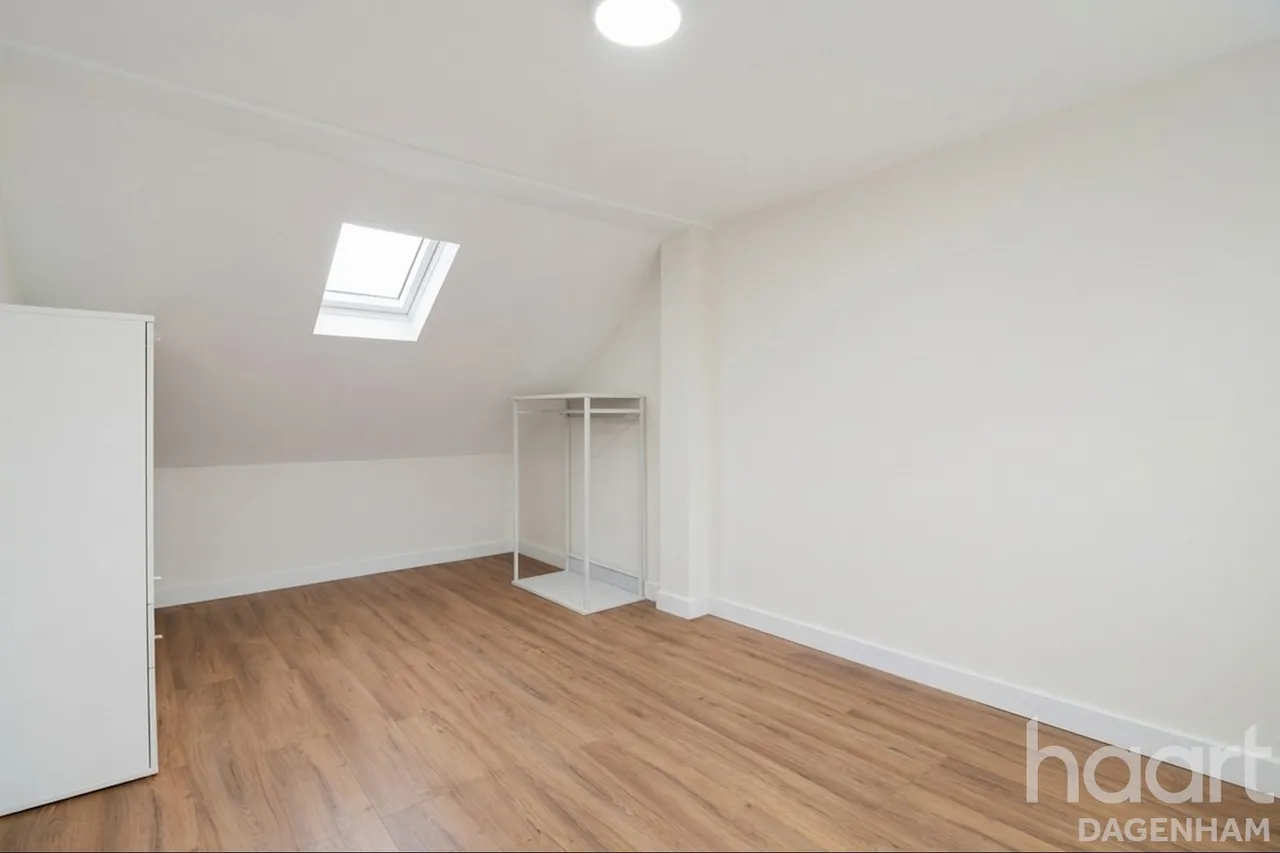 Western Avenue, Dagenham, RM10, photo 23