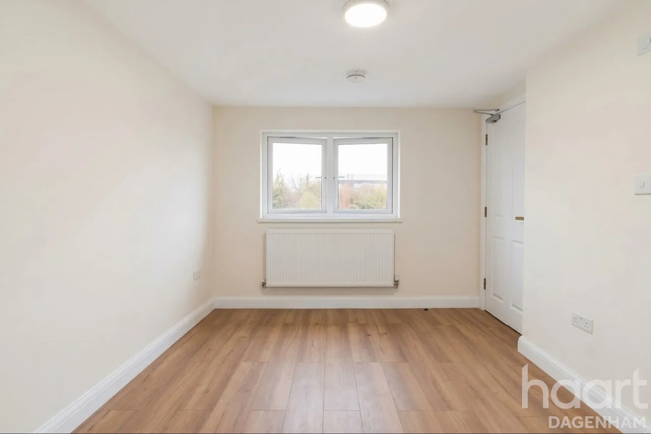 Western Avenue, Dagenham, RM10, photo 24