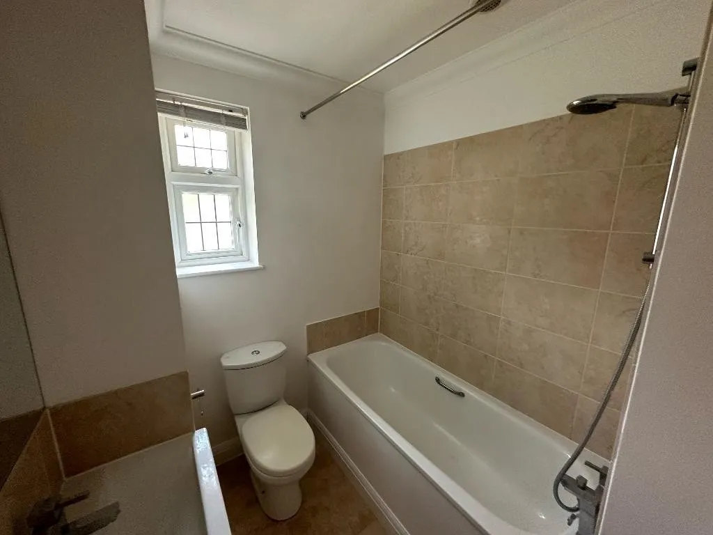 Elmfield Way, South Croydon, photo 2