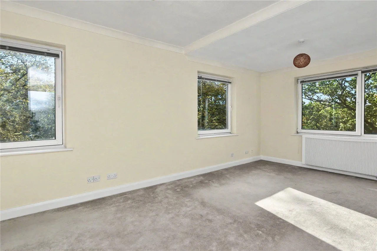 Woodville Court, Roundhay, LS8, photo 3