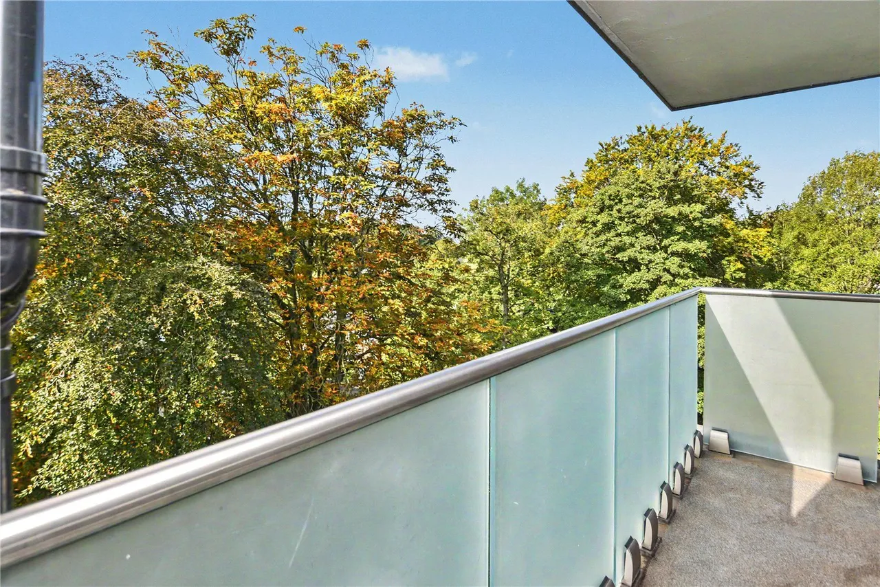 Woodville Court, Roundhay, LS8, photo 2