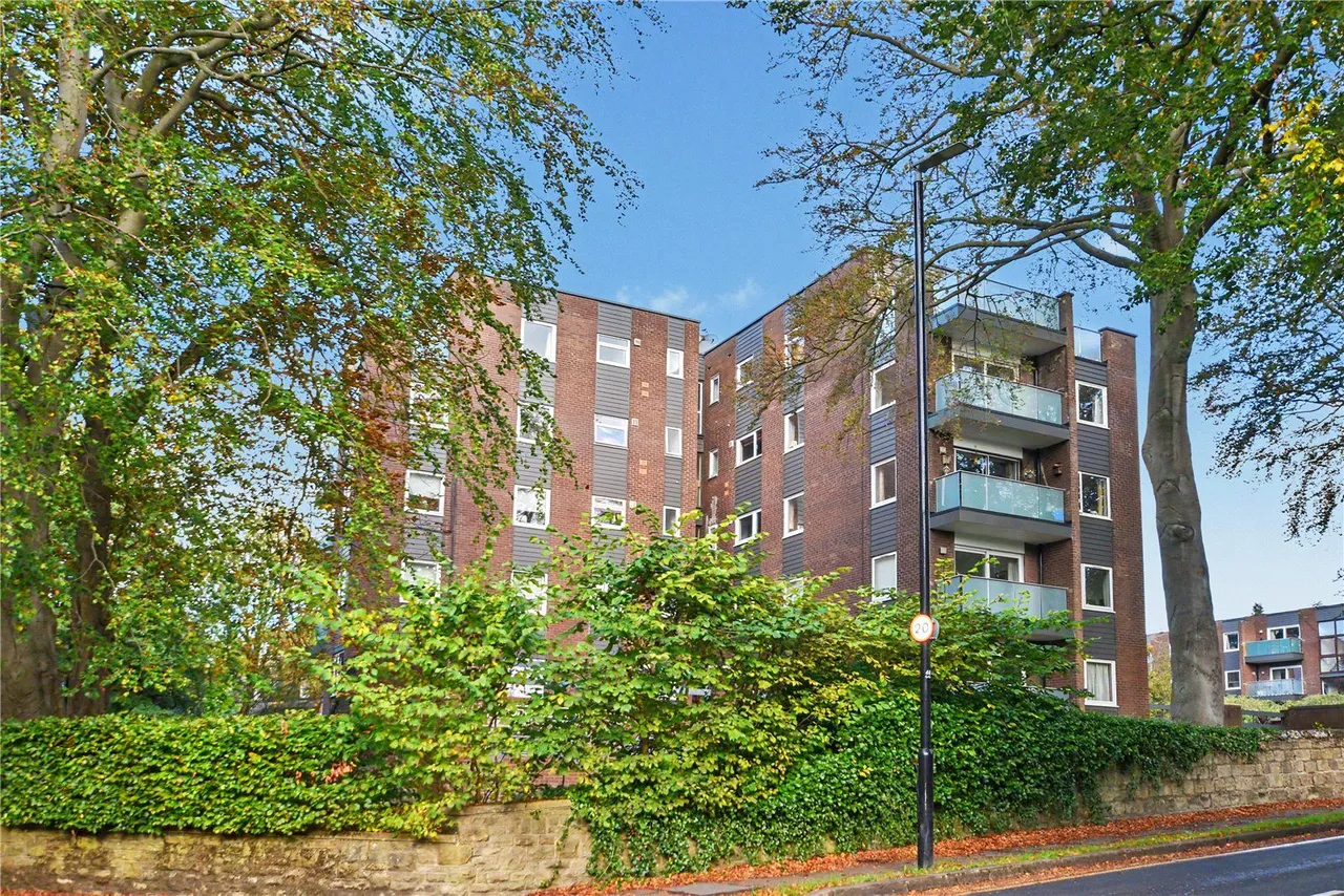 2 bed flat for sale, Woodville Court, Roundhay, LS8