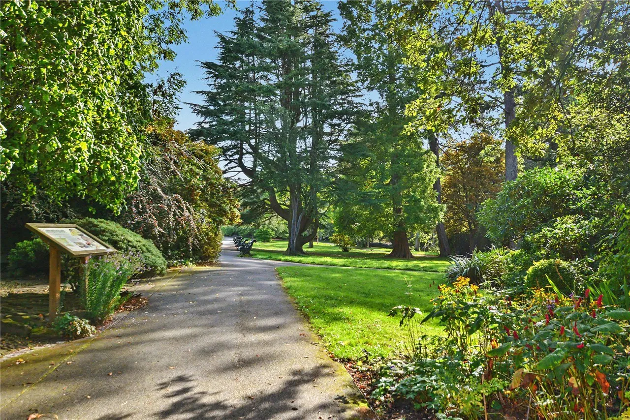 Woodville Court, Roundhay, LS8, photo 12