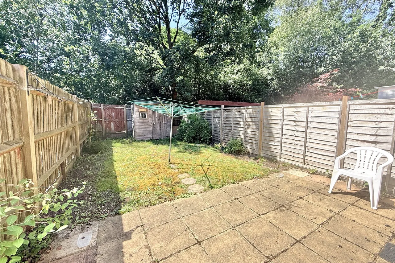 Maple Avenue, Farnborough, Hampshire, GU14 9UR, photo 3