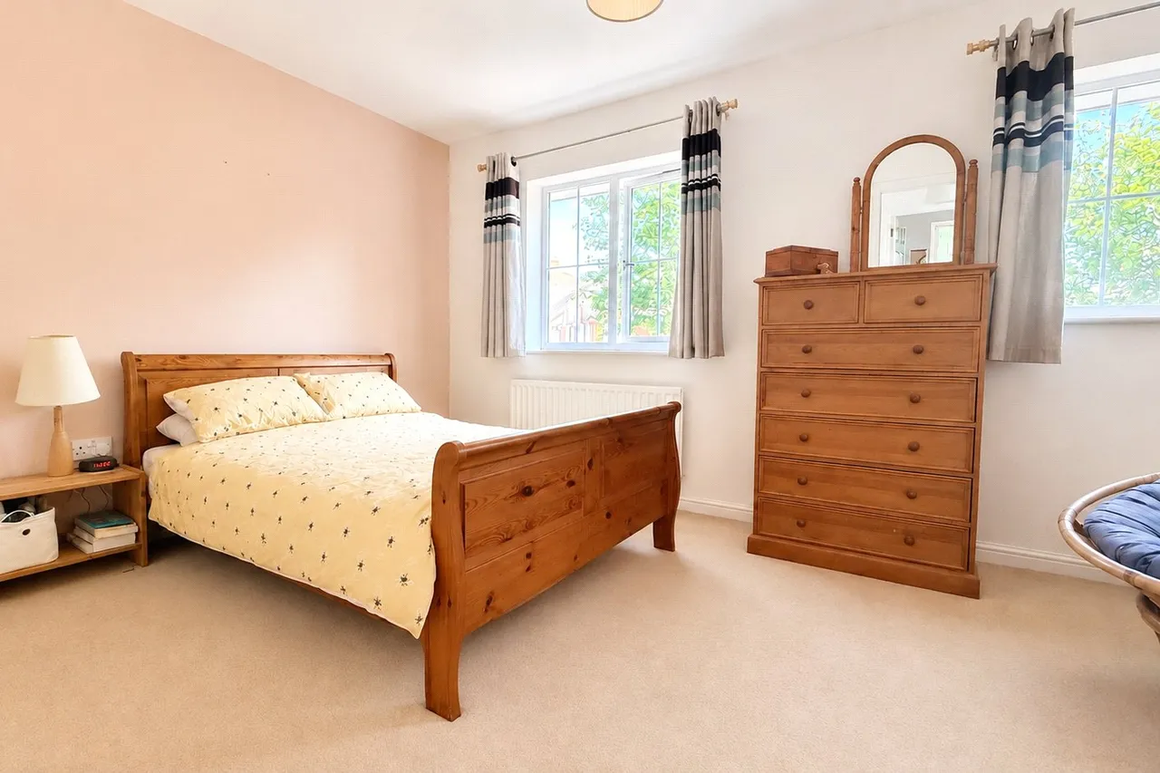 Maple Avenue, Farnborough, Hampshire, GU14 9UR, photo 5