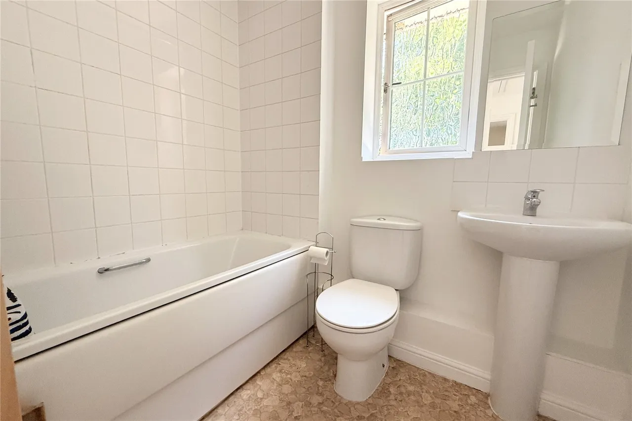Maple Avenue, Farnborough, Hampshire, GU14 9UR, photo 6