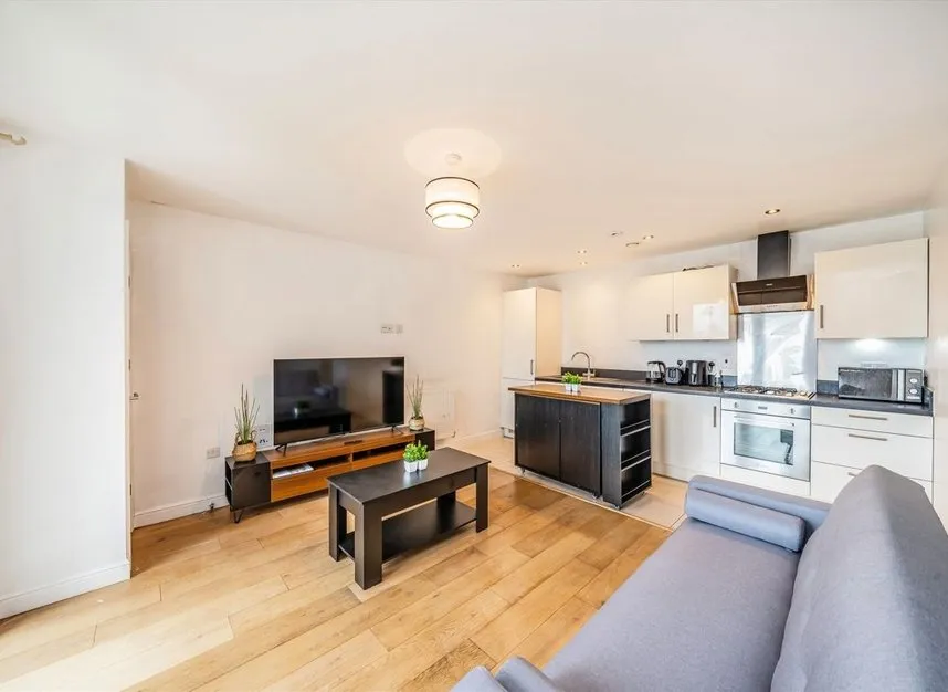 The Broadway, Greenford, UB6, photo 3
