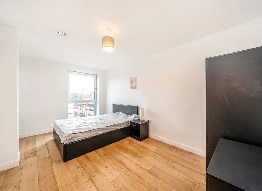 The Broadway, Greenford, UB6, photo 5