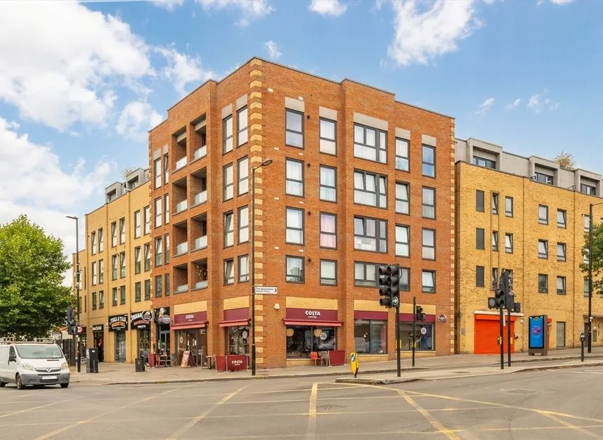 2 bed flat to rent — The Broadway, Greenford, UB6