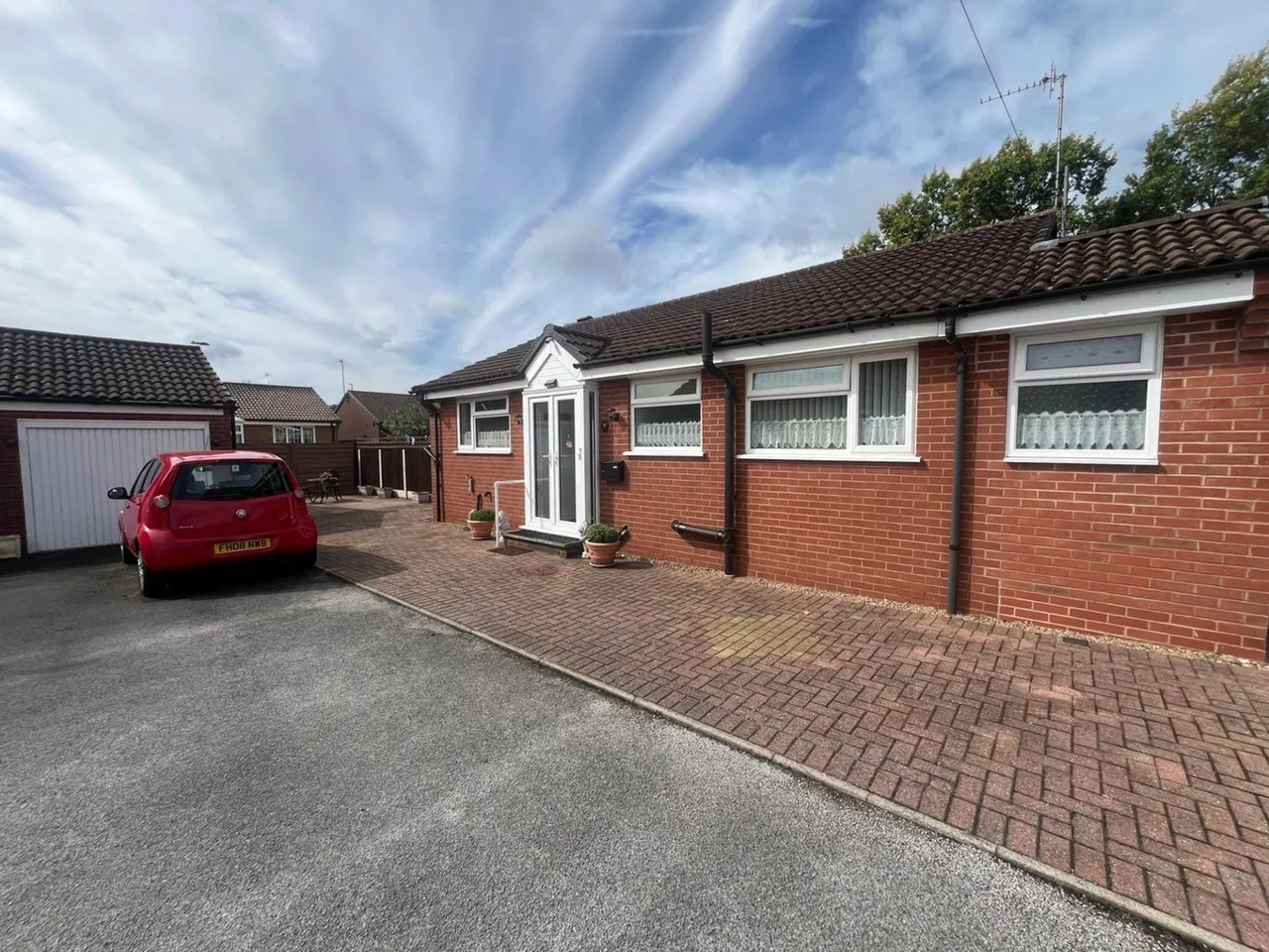 2 bed house for sale, Jennings Way, Burton-On-Trent, DE14
