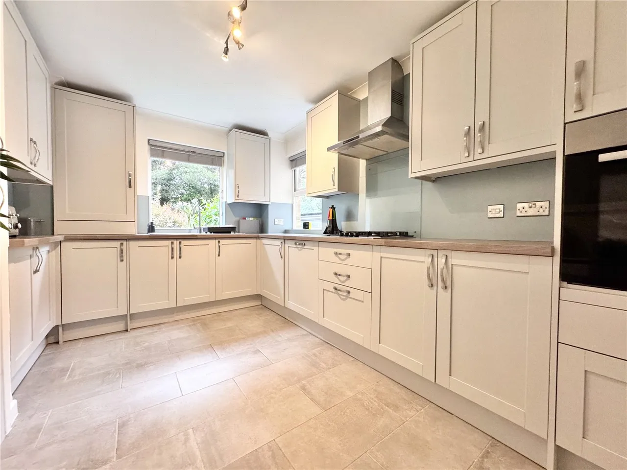 2 bed flat for sale — Burton Road, Poole, Dorset, BH13