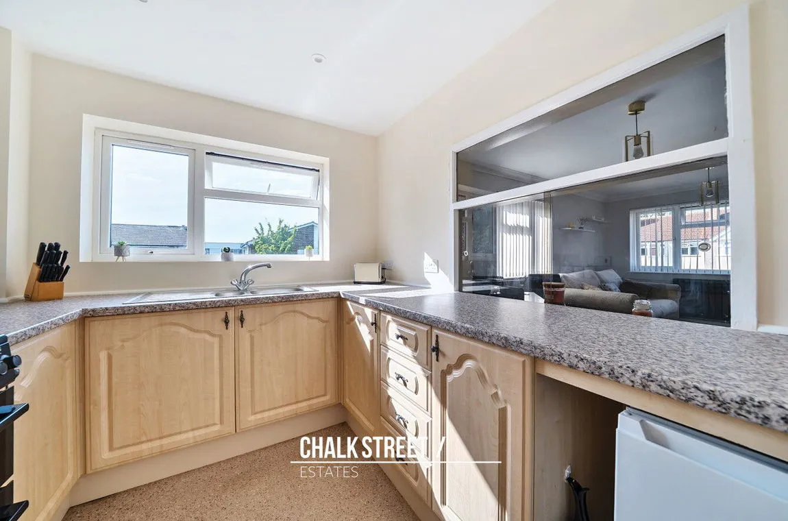Blandford Close, Romford, RM7 8BP, photo 9