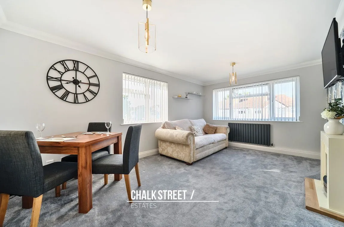 Blandford Close, Romford, RM7 8BP, photo 3