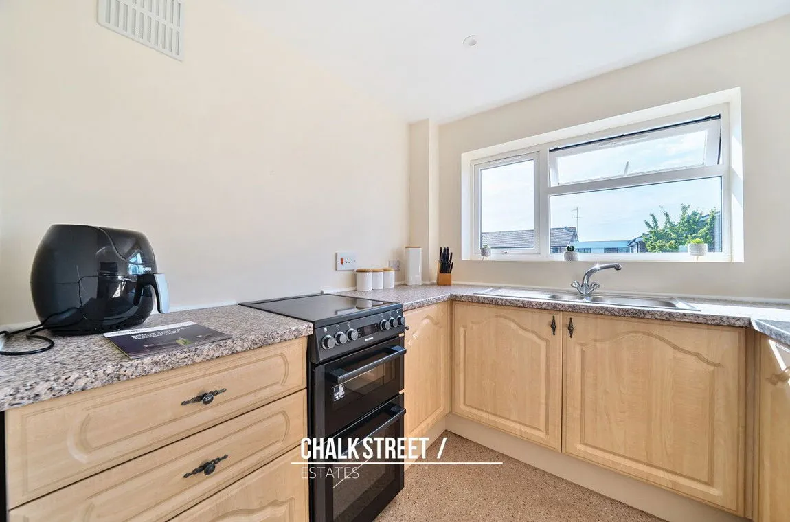 Blandford Close, Romford, RM7 8BP, photo 7