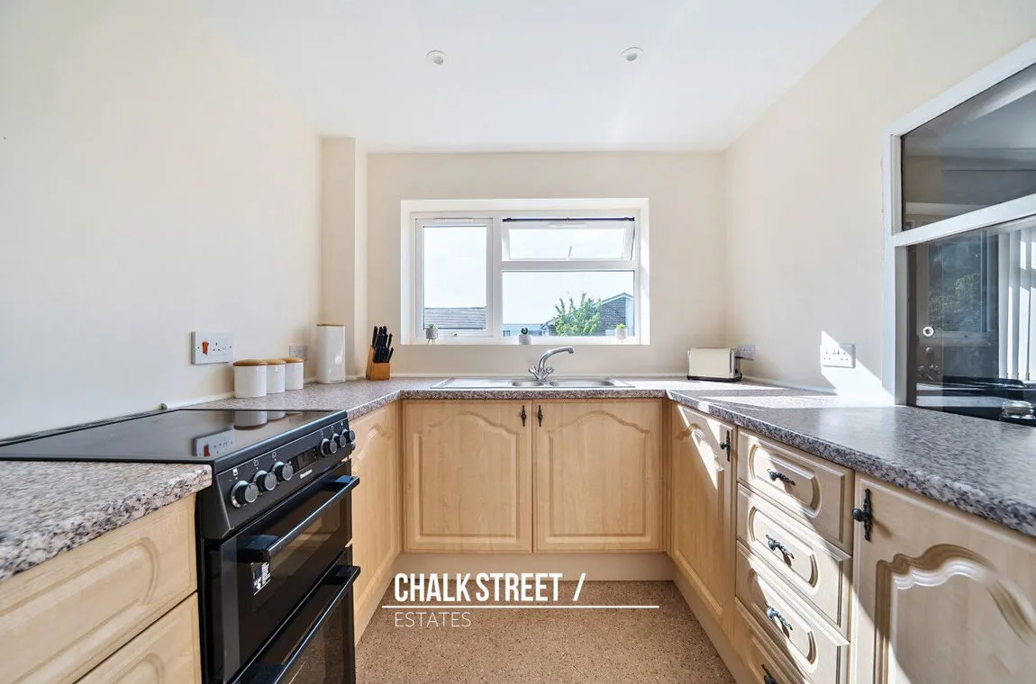 Blandford Close, Romford, RM7 8BP, photo 8