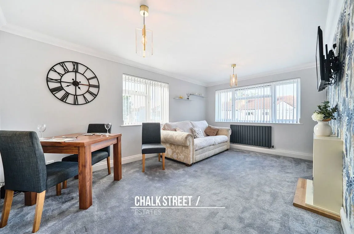 Blandford Close, Romford, RM7 8BP, photo 4