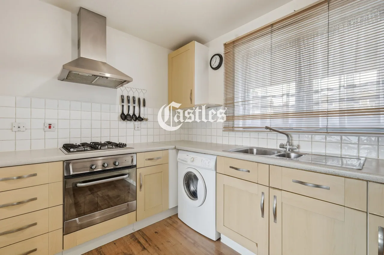 The Roundway, London, N17, photo 5