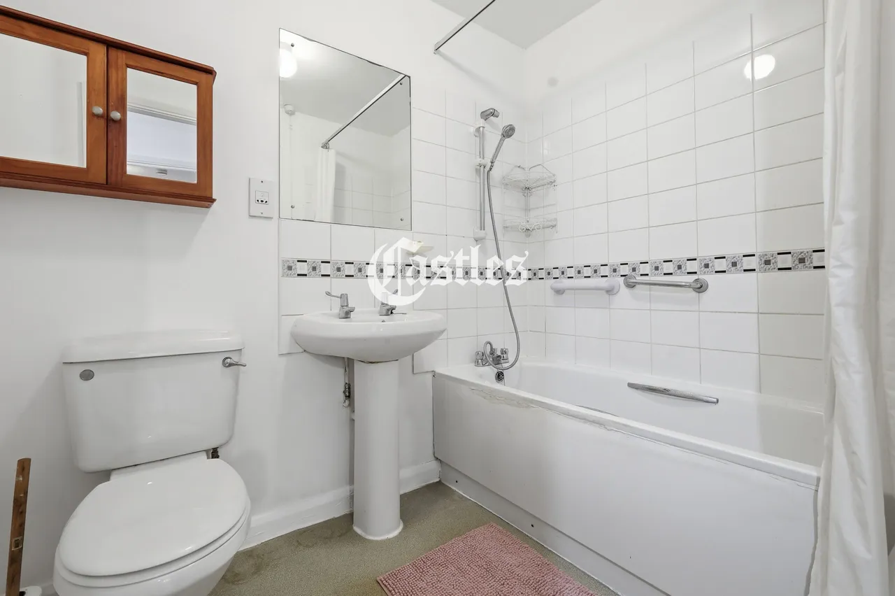 The Roundway, London, N17, photo 8