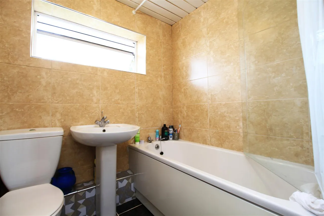 Sarnesfield Close, Manchester, photo 18