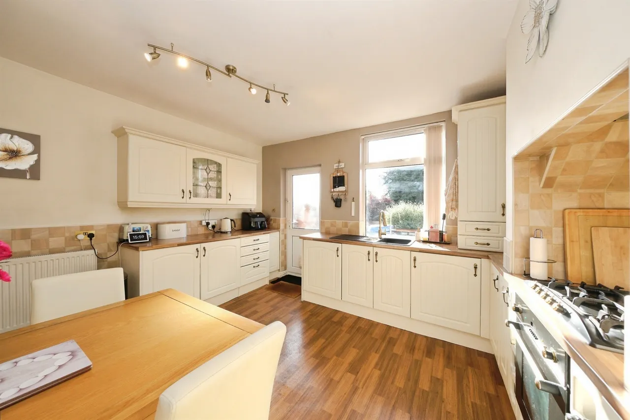 London Street, New Whittington, S43, photo 5