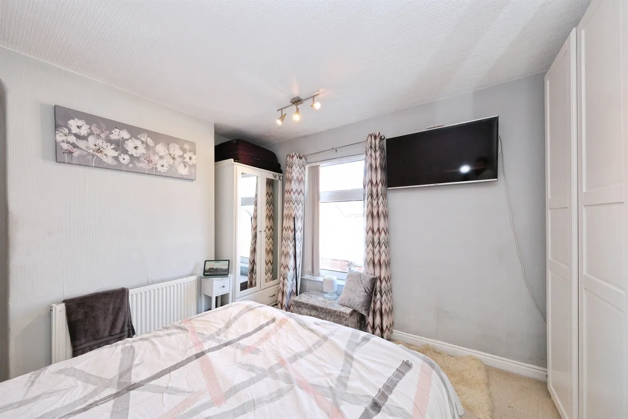 London Street, New Whittington, S43, photo 7